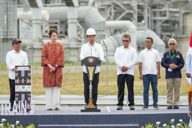 Presiden Jokowi Resmikan Proyek Tangguh Train 3 dan Ground Breaking Proyek UCC, AKM dan Blue Amonia di Papua Barat