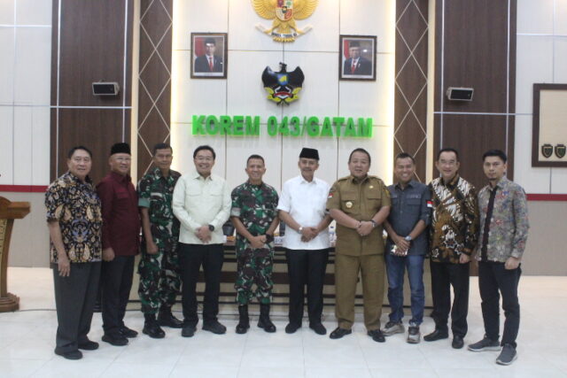 PANGDAM II/SRIWIJAYA Sambut Kunjungan Kerja Tim Komisi I DPR RI DI KOREM 043/GATAM