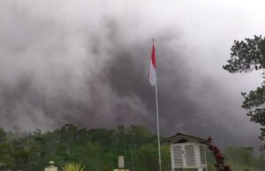 Gunung Merapi Muntahkan APG, Hujan Air Disertai Abu Vulkanik Terjadi di Boyolali dan Magelang