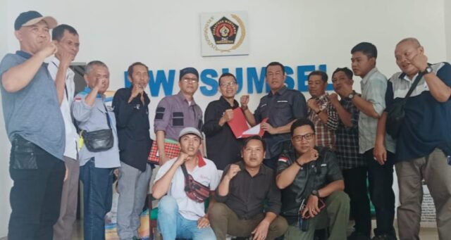 Agus Harizal Serahkan Berkas Formulir Persyaratan Bakal Calon Ketua PWI Sumsel 2024