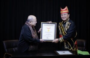 Benny J Mamoto Terima Dua Rekor MURI Untuk Museum Anti-Narkoba dan Museum Manguni