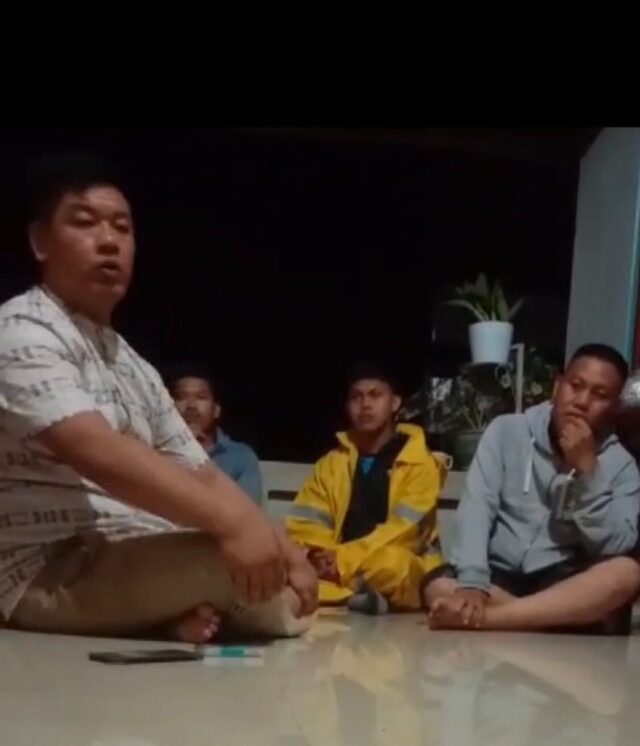 Tertangkap basah kamera warga, Kades ajak pekerja KSO pilih Caleg tertentu