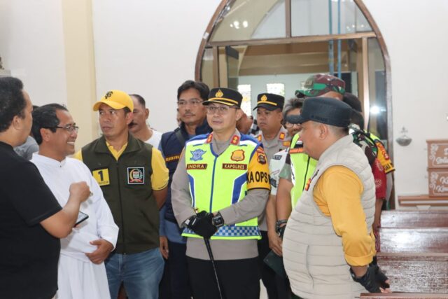 Jaga keamanan Natal, Kapolres Lubuklinggau patroli bersama Forkopimda sambangi Gereja