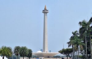 Libur Nataru 2023, Monas Dipadati Pengunjung