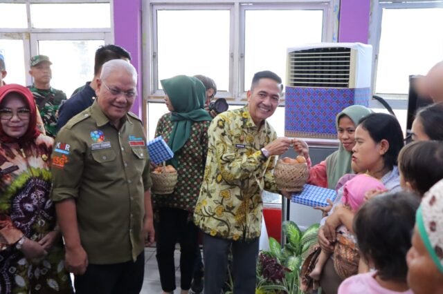 Beri Bantuan Telur dan Susu, Upaya Pemkot Palembang dan Bank Sumsel Babel Turunkan Angka Stunting