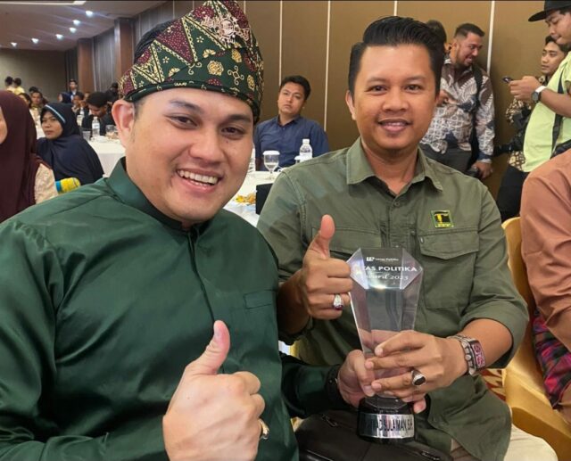Jadi Tokoh Inspirasi Sriwijaya, King Sulaiman Raih Anugerah di Lintas Politika Award 2023