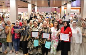 Talk Show Spesial Hari Ibu, Een Wierono Ajak Para Ibu untuk Mau Belajar Agar Bisa Bersaya