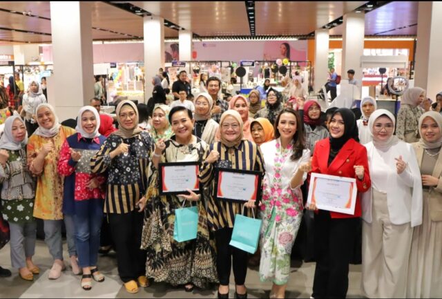 Talk Show Spesial Hari Ibu, Een Wierono Ajak Para Ibu untuk Mau Belajar Agar Bisa Bersaya