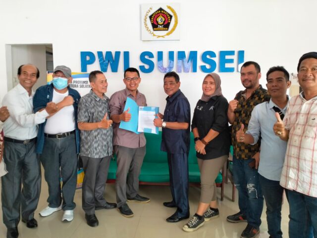 Kembalikan berkas pendaftaran, Kurnaidi yakin mampu bawa PWI Sumsel lebih maju