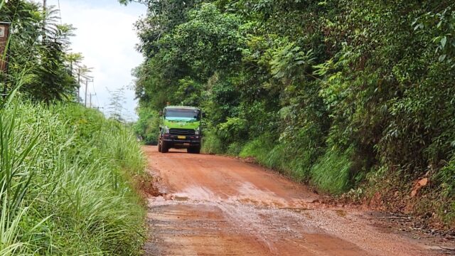 Rusak Puluhan Tahun, Tokoh Belida Darat Tuntut Pertamina dan BSP Perbaiki Jalan