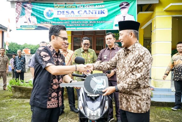 Perangkat Desa Bailangu Kaget dapat motor baru dan umroh gratis