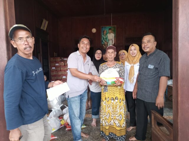 Zuriat Pangeran H.Anang dan Dinkes terobos banjir, menyisir warga terdampak