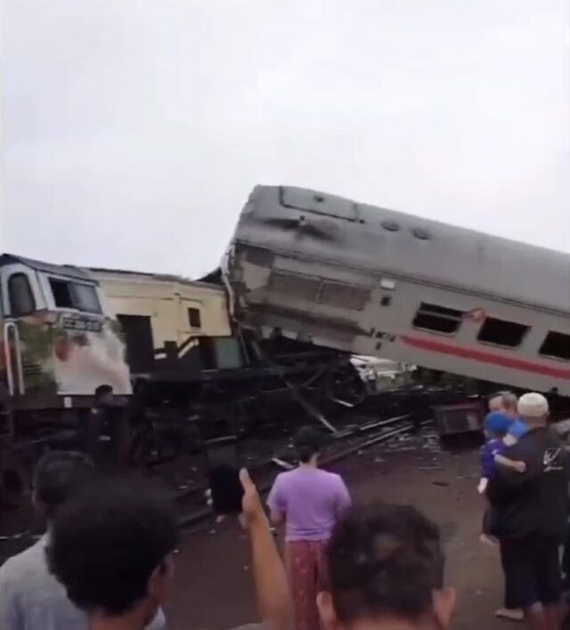 Insiden KA Bandung Tewaskan 4 Petugas dan 22 Penumpang Luka Ringan