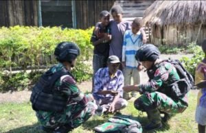 Satgas Yonif 200/BN bagikan sembako