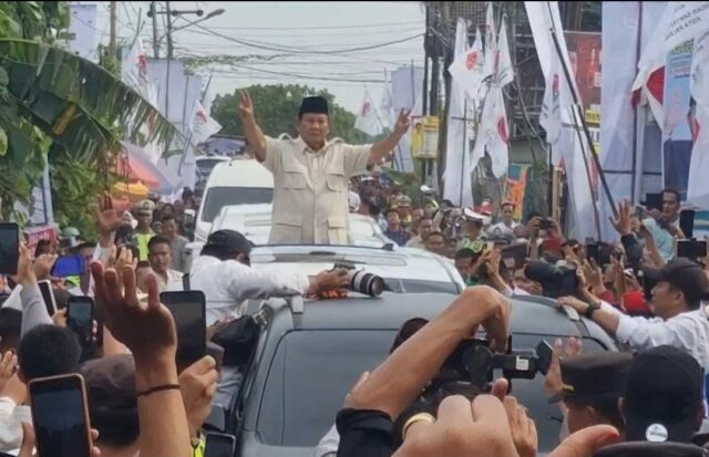 Warga Gandus histeris sambut kedatangan Prabowo Subianto