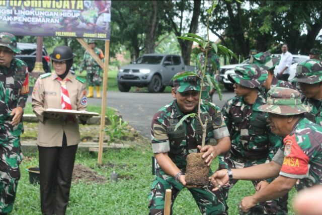 Komitmen jaga alam, Kodim 0418 dan Pemkot tanam ratusan pohon di TPKS