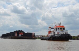 Ponton bermuatan puluhan ton Batu bara kembali menghantam bangunan dipingir Sungai Musi