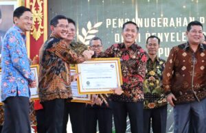 Raih Nilai 93,75 Kualitas Tertinggi Kepatuhan Pelayanan Publik, Pemkot Palembang Terima Penghargaan Dari Ombudsman RI Perwakilan Sumsel