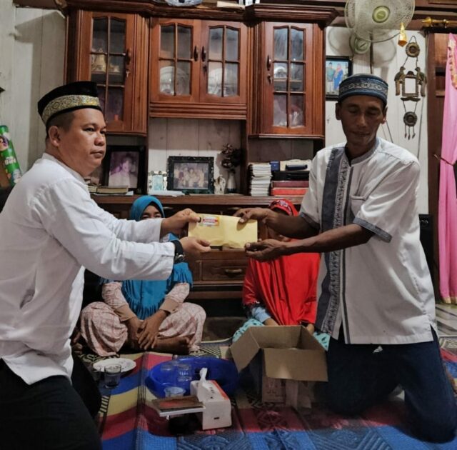 Peduli warga berduka, dua Caleg ini berita bantuan materi