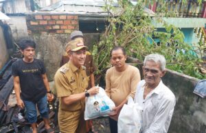 Datang Beri Sejumlah Bantuan, Ratu Dewa Minta Korban Kebakaran Tabah Hadapi Cobaan