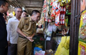 Pj Walikota Palembang terus pantau harga kebutuhan pokok serta mengadakan pasar murah Di 13 Kecamatan