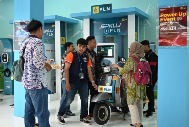 Kunjungi _Booth_ PLN di IIMS 2024, Penggiat Otomotif Sebut Infrastruktur EV Kian Masif