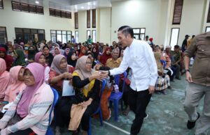 Berhasil Turunkan Inflasi di Angka 2,54 Persen, Pemkot Palembang Terus Bagikan Sembako Disertai Bibit Cabai.