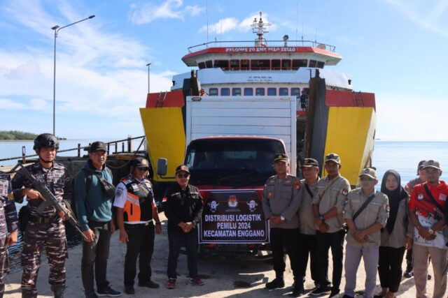 TNI- Polri Kawal Pendistribusian Logistik Pemilu di Pulau Terluar