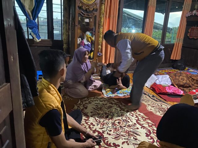 Caleg DPRD Sumsel Mus Mulyadi santuni keluarga timses berduka