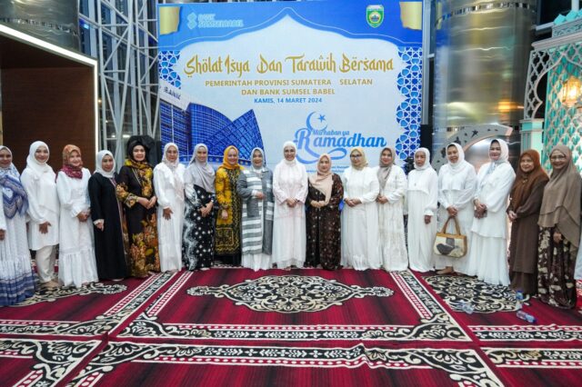 Ketua DPRD Sumsel Hadiri Sholat Isya dan Tarawih Berjamaah di Masjid Ar Ra’iyah