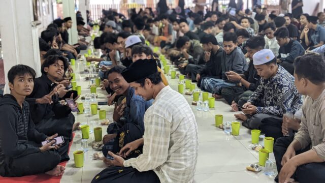 Masjid Fathun Qarib UIN Ar-Raniry Siapkan 400 Paket Takjil Gratis Setiap Hari Selama Ramadan