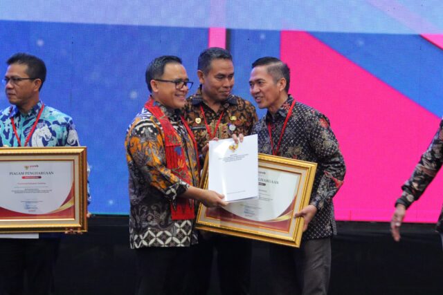 Komitmen Ratu Dewa Dalam Pengadaan ASN Menghantarkan Palembang Menjadi Satu-Satunya Kota Yang Meraih Penghargaan Dari Menpan RB