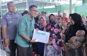 Produktif di Bulan Puasa, Ratu Dewa Bagikan 353 Sembako Hingga Tinjau Layanan Jemput Bola Dokumen Kependudukan