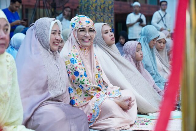 Ketua DPRD Sumsel Dr.Hj.RA.Anita Noeringhati SH MH Menyemarakkan Pembukaan Pengajian Ramadan di Griya Agung