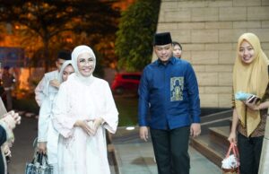 Ketua DPRD Sumsel Dr.Hj.RA.Anita Noeringhati SH MH Hadiri Sholat Isya dan Tarawih Berjamaah di Bank Sumsel Babel
