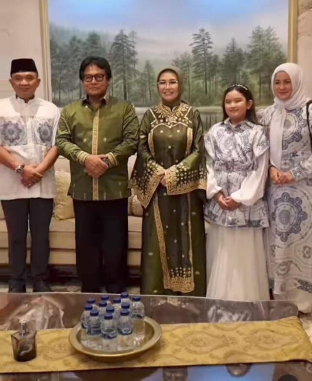 Ketua DPRD Sumsel Dr.Hj.RA.Anita Noeringhati SH MH Hadiri Open House di Griya Agung