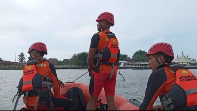 Tim SAR masih berjibaku mencari Endut ABK yang tengelam Jukung meledak