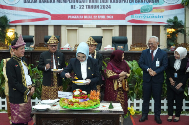 Ketua DPRD Provinsi Sumsel,Dr Hj RA.Anita Noeringhati SH MH Hadiri Rapat Paripurna HUT Kabupaten Banyuasin Ke 22