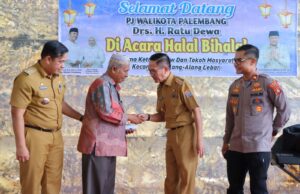 Di Tengah Kesibukan Sebagai Pj Walikota, Ratu Dewa Menghadiri Halal Bihalal Kecamatan Alang-Alang Lebar