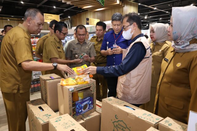 Pj Sekda Palembang bersama BBPOM sidak Supermarket modern