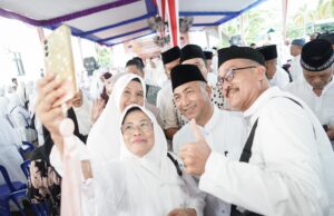 Lepas 270 JCH Muba , Pj Bupati Sandi Fahlepi Minta Jemaah Jaga Kesehatan