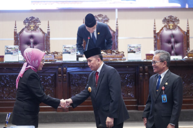 DPRD Prov.Sumsel dapat menerima jawaban Gubernur atas Pandangan umum Fraksi dan bentuk Pansus bahas 6 Raperda