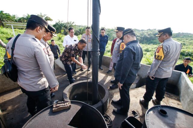 Pj Bupati Sandi Dampingi Kapolda Sumsel Pantau Langsung Lokasi Illegal Driling