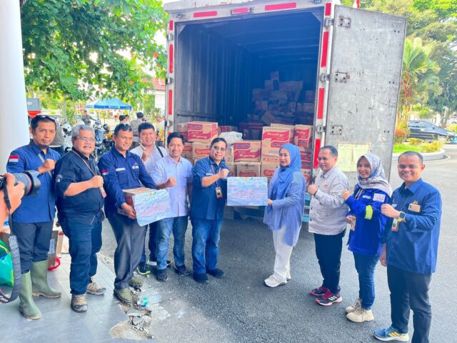 SKK Migas – KKKS Salurkan Bantuan Bencana Banjir – Longsor di Sumatera Barat