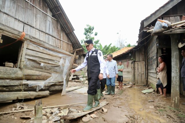 Pj Gubernur Agus Fatoni Berkomitmen Bakal Percepat Pembangunan Jembatan Putus Akibat Banjir di OKU