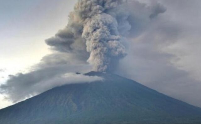 Gunung Ruang Erupsi lagi, AirNav Tutup sementara Tujuh Bandara di Sekitar Sulawesi