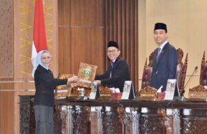 Sekda Supriono Simak Pandangan Umum Fraksi DPRD Sumsel Terhadap Pembahasan Raperda Pertanggungjawaban APBD TA 2023