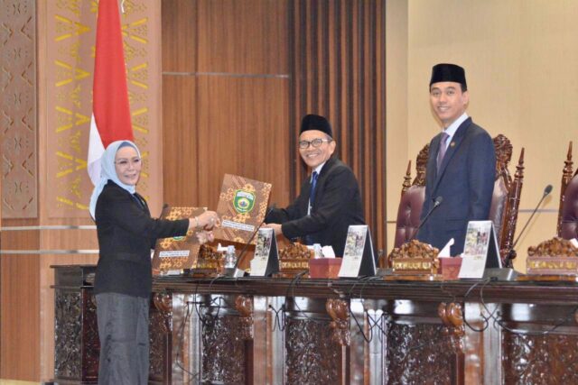 Sekda Supriono Simak Pandangan Umum Fraksi DPRD Sumsel Terhadap Pembahasan Raperda Pertanggungjawaban APBD TA 2023