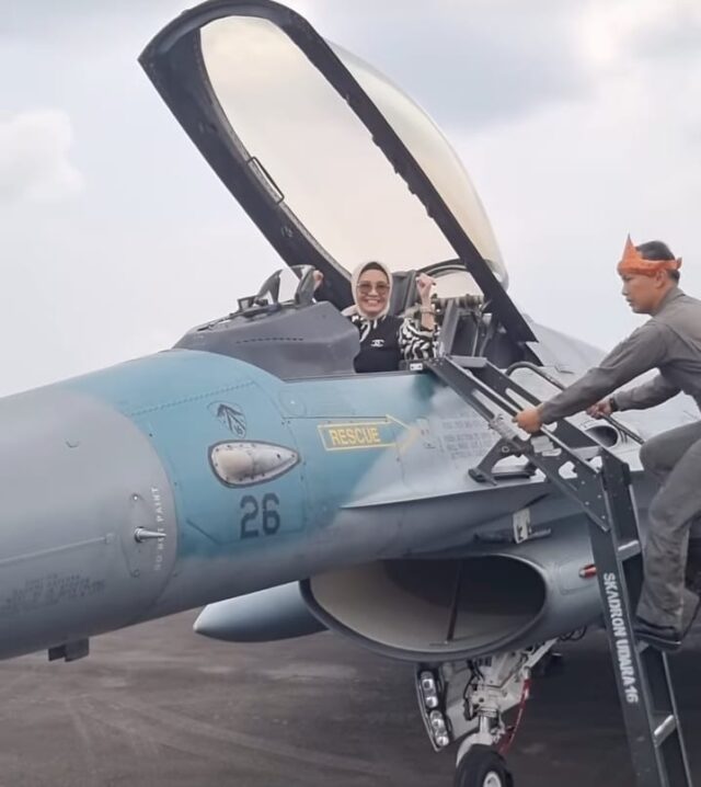 Ketua DPRD Provinsi Sumsel Dr Hj RA Anita NoeringHati SH MH Hadiri Open Base Pesawat TNI AU