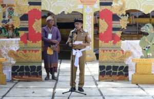 Rela Tunda Keberangkatan, Ratu Dewa Tinjau Langsung Kegiatan Ngaben Massal di Talang Jambe